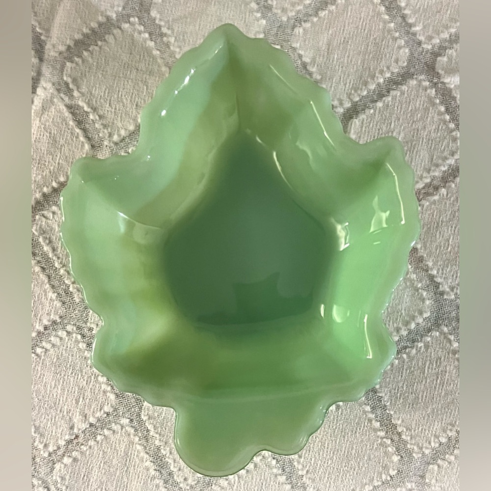 VTG Fire-King Jadeite Maple Leaf Dish Anchor Hocking Mint 6.5" - Picture 4 of 8